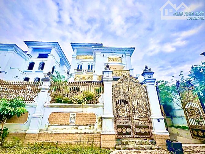 Đẹp - Độc - Đỉnh cấp sang chảnh Q7-Nguyễn Thị Thập, Villa 5 tầng, 391m2, 92 tỷ