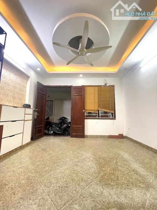 VÕ CHÍ CÔNG CẦU GIẤY NHÀ ĐẸP DÂN XÂY, 35M x 5TẦNG, NGÕ NÔNG GẦN PHỐ Ô TÔ TRÁNH