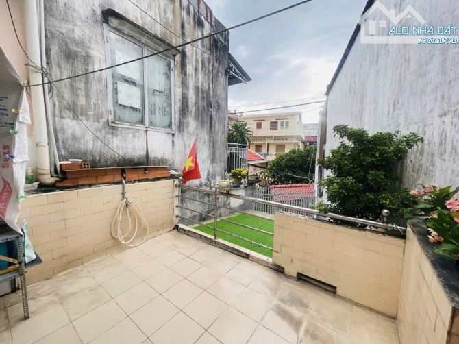 HẺM XE HƠI LÊ QUANG ĐỊNH 61M2 (4m x 15m)- NHÀ 2 TẦNG KIÊNG CỐ- CHỈ NHỈNH 6 TỶ