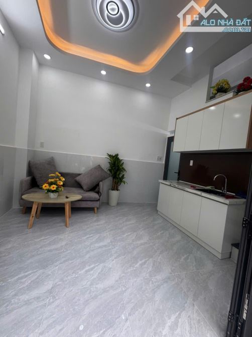 HIẾM: MẶT TIỀN KD SÁT CHỢ BÌNH LONG - 17M2 (4.6 x 4M) 3 TẦNG MỚI 100% - SHR HOÀN CÔNG ĐỦ -