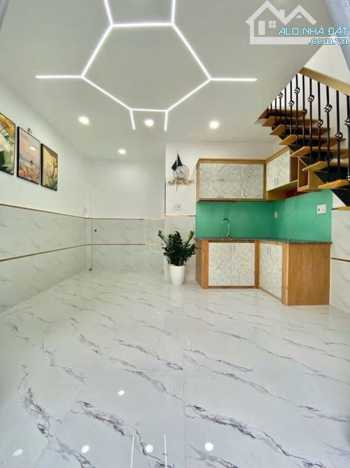 Tây Thạnh gần ĐH Công nghiệp mới xây đẹp, 2PN 3 tầng, hoàn công đủ, hơn 1 tỷ