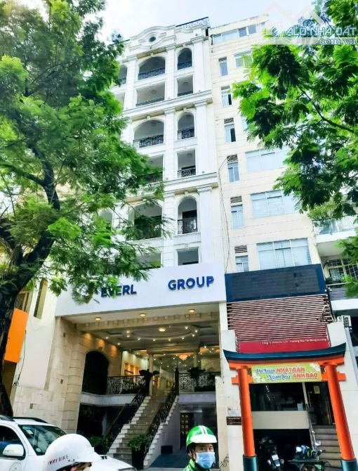 Tòa nhà Trương Định Quận 3 DT 9x26.5m 7 lầu giá thuê 58triệu