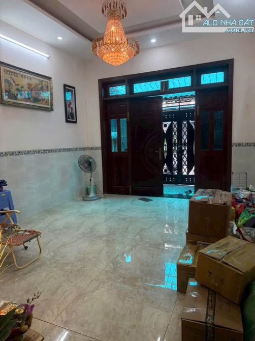 Bán căn nhà 463B Cách Mạng Tháng Tám, Quận 10, Mua ở rất sướng, an ninh tuyệt đối.