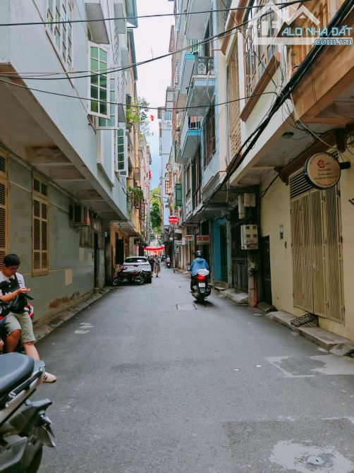 Phân lô Xuân Thủy, Ô tô tránh, 50/60m2, mặt tiền hơn 8m.