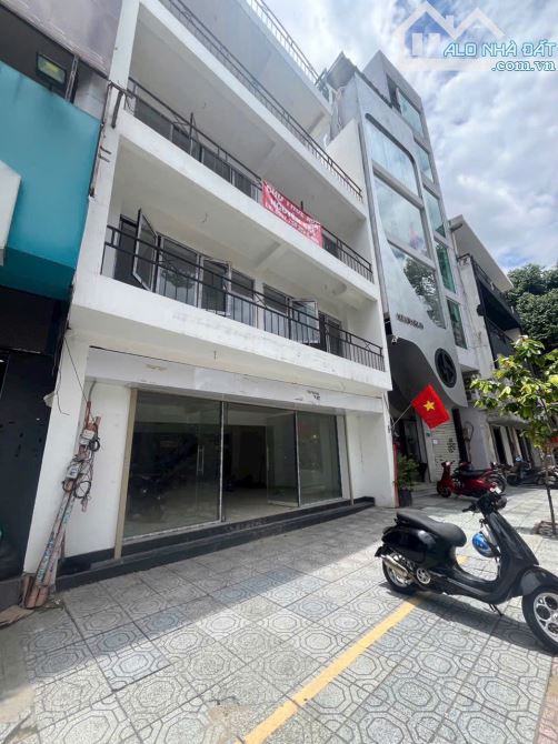 Bán Gấp Nhà MT Ngang 8M MT Trần Quang Khải Quận 1, 5 Tầng Giá 65 Tỷ