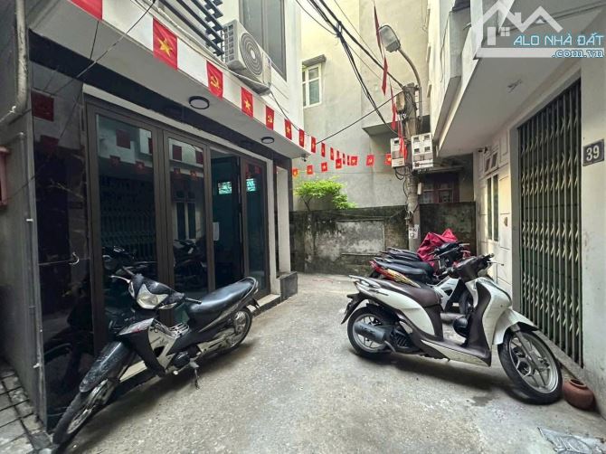 NHỈNH 7 TỶ CÓ NHÀ YÊN HÒA-CẦU GIẤY-30M2-5TẦNG-MT 4M-LÔ GÓC 3 THOÁNG-GẦN PHỐ.