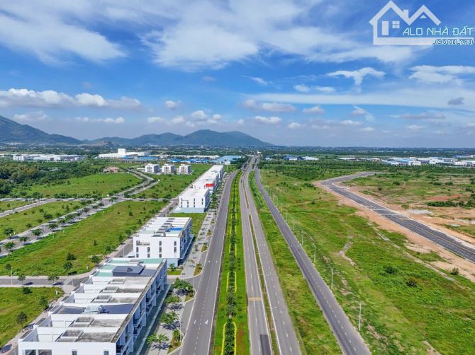BÁN SHOPHOUSE KINH DOANH 2 MẶT TIỀN CHÍNH SUỐI NGHỆ, LIỀN KỀ KCN SONADEZI, SÂN GOLF
