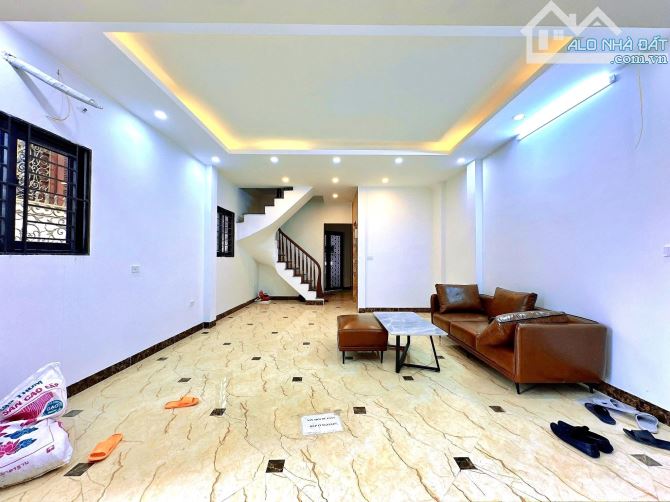 SIÊU PHẨM HOÀNG QUỐC VIỆT-1OM RA Ô TÔ TRÁNH-THANG MÁY XÂY MỚI-MẶT NGÕ TO -LÔ GÓC