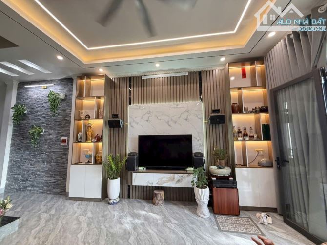 XUÂN THUỶ - 36M² - 5 TẦNG - MT 5M - 3 NGỦ - 10 TỶ - LÔ GÓC Ô TÔ TRÁNH KINH DOANH ĐỈNH