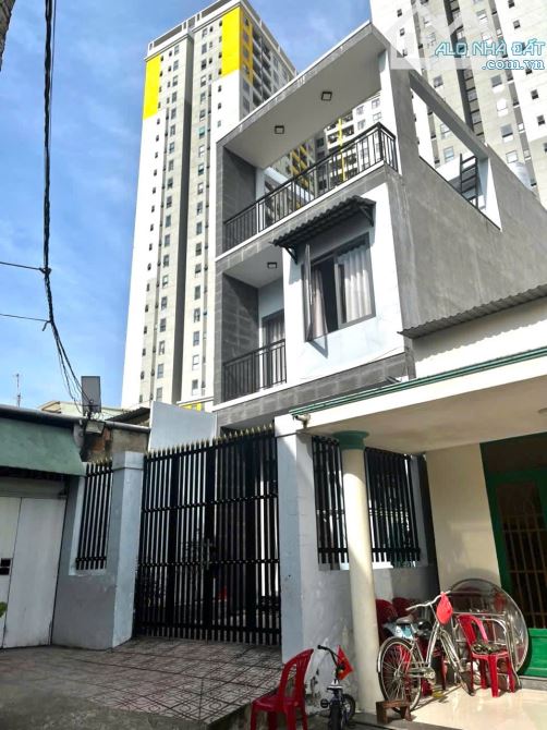 Bán nhà 3 tầng  sát làng đại học Quốc gia dt 80m2