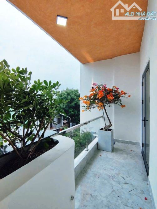 Bán siêu phẩm 3 tầng trung tâm Hoà Minh