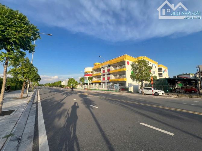 Bán đất gần Aeon Mall, ngõ ô tô tránh, gần phố 71/96m2, mặt tiền 4.7m, giá nhỉnh 8 tỷ.