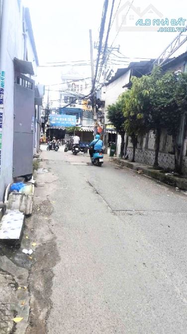 TÂY THẠNH - TÂN PHÚ - 70M2  2 TẦNG BTCT - 3PN - HẺM XE HƠI THÔNG - SỔ VUÔNG A4  NHÀ CÁC
