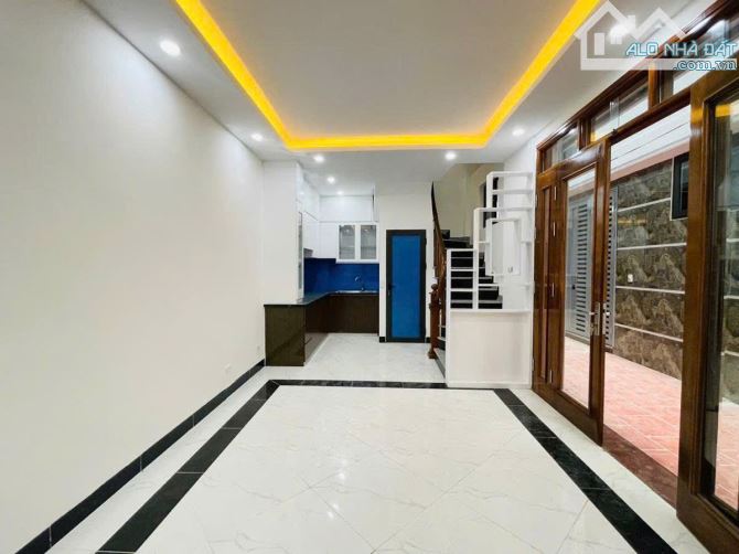 BÁN NHÀ ĐẸP KHƯƠNG HẠ, 37M² x 5 TẦNG, NGÕ BA GÁC, GẦN Ô TÔ GIÁ 9,48 TỶ