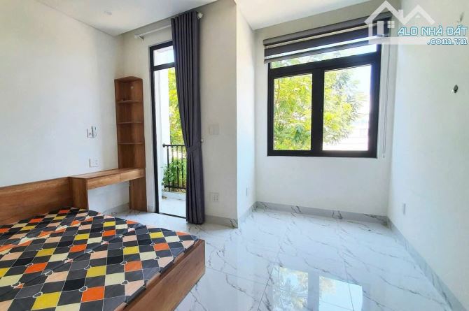 Căn góc 2 mặt tiền Toà Căn Hộ 5 tầng Đường 15m Hoà Minh cạnh Biển. S= 140m2 Giá: 25 tỷ