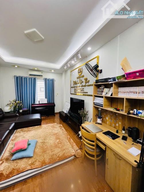 PHẠM VĂN ĐỒNG CẦU GIẤY, MẶT NGÕ THÔNG KINH DOANH 5TẦNG 31M, GẦN PHỐ Ô TÔ TRÁNH