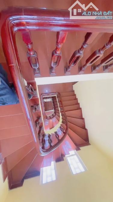 HOÀNG QUỐC VIỆT, BẮC TỪ LIÊM - 54M2 - 4 TẦNG - 17 TỶ - Ô TÔ TRÁNH - KINH DOANH - LÔ GÓC