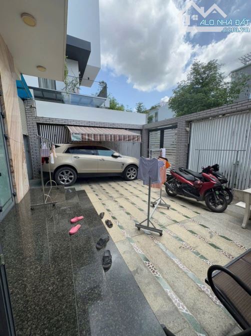 BÁN BIỆT THỰ ĐÔNG THỦ THIÊM - BÌNH TRƯNG ĐÔNG - QUẬN 2 - HẺM OTO QUAY ĐẦU - GIÁ 28 tỷ
