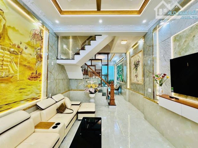 OTO tránh, nhà đẹp đường Cổ Linh, Long Biên 45m2 x 6T nhỉnh 8tỷ có thương lượng