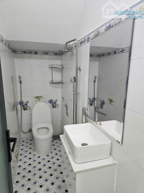 HIẾM CÓ KHÓ TÌM - NHÀ GẦN NGÃ TƯ BỐN XÃ - XE HƠI TỚI NHÀ - CHỈ 2.X TỶ TL.