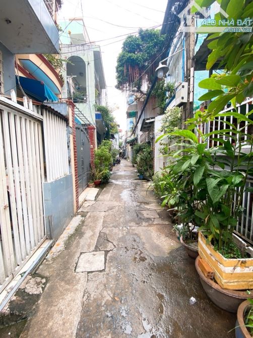 Bán Nhà ngang 7m Nở Hậu Hẻm Thông Hoàng Trọng Mậu ra HimLam 155 m2 chỉ 10 Tỷ Thương Lượng