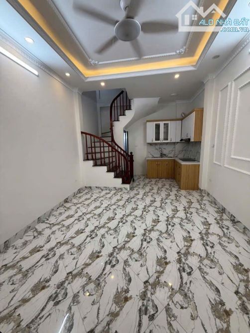 🏡 BÁN NHÀ BÁT KHỐI – 5 TẦNG – GẦN HỒ ĐIỀU HÒA – 5.5 TỶ