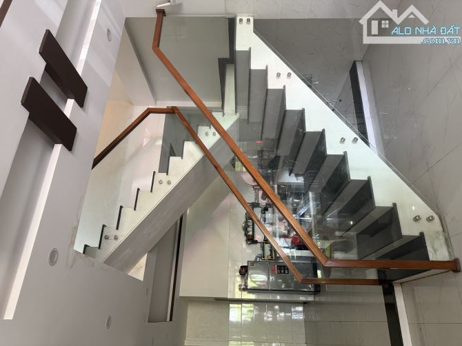 MẶT TIỀN NGUYỄN HOÀNG – VIEW SÔNG THU BỒN THƠ MỘNG 🌟  📍 Vị trí vàng hiếm có: nằm trên tu