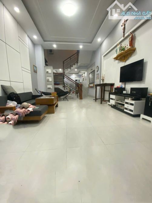 NHÀ 3 TẦNG - HẺM Ô TÔ - SỔ VUÔNG 111 M2.