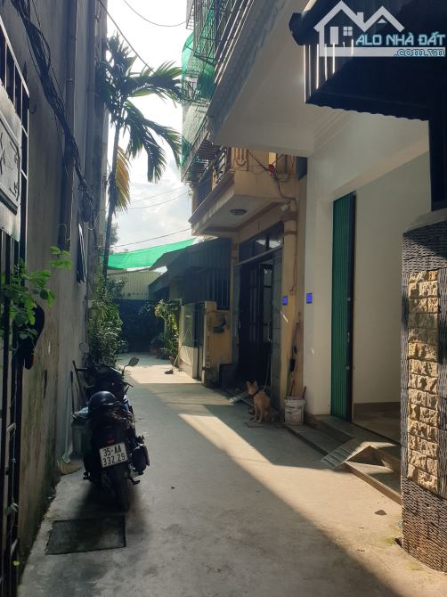 BÁN NHÀ 1.35 TỶ 2 TẦNG 40M2 ( ĐÔNG NAM ) NGÕ ĐƯỜNG BÁI