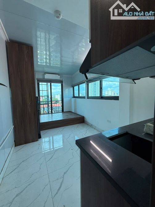 Toà CHDV Đại La, 72m2*7T, MT 5M, 18 phòng KK, ngõ thông, đủ GPXD/PCCC, dòng tiền 7%/năm!