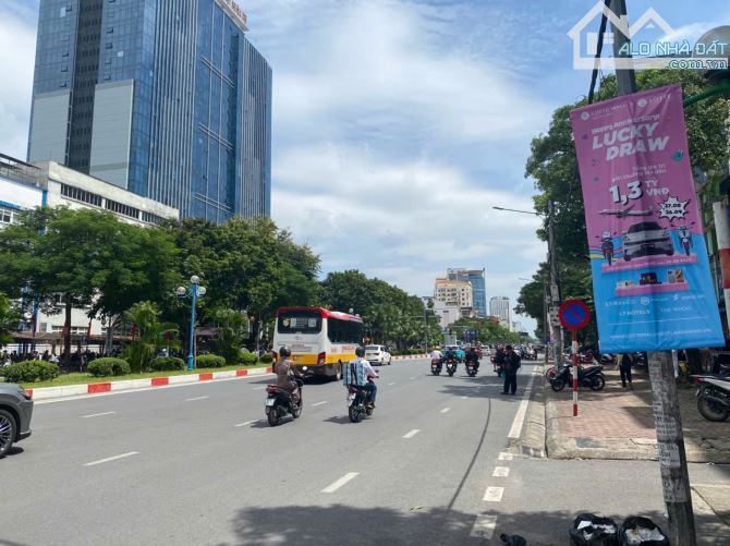 Bán nhà mặt phố Hoàng Quốc Việt, Cầu Giấy, 54m2, 5 tầng, MT 4,1m, kinh doanh, nhỉnh 36 tỷ