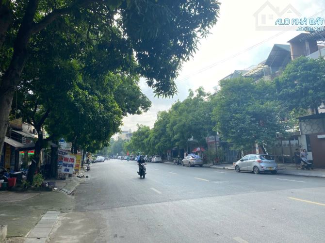 Bán nhà mặt ngõ phố Lạc Long Quân, 160m2, mặt tiền 6m, ô tô tránh, kinh doanh, 40 tỷ