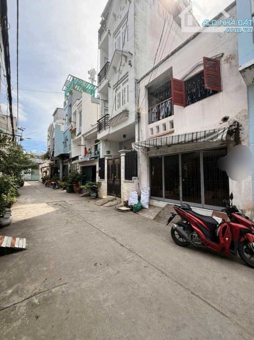 NHÀ BÁN CHÍNH CHỦ- GIÁP RANH TÂN PHÚ- HXH- 2 TẦNG-50m2- Nhỉnh 5 T.ỷ.