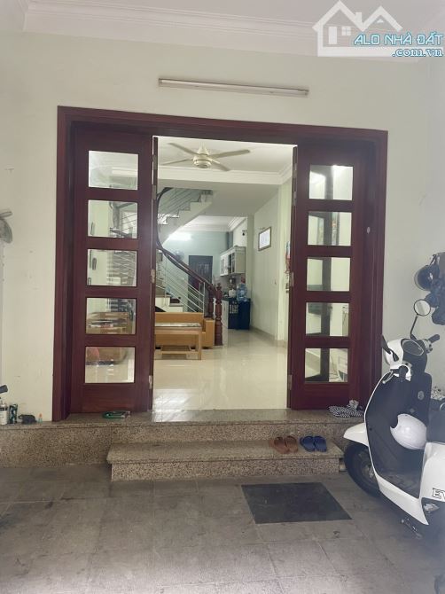 Bán nhà 4 tầng mới xây khung bê tông