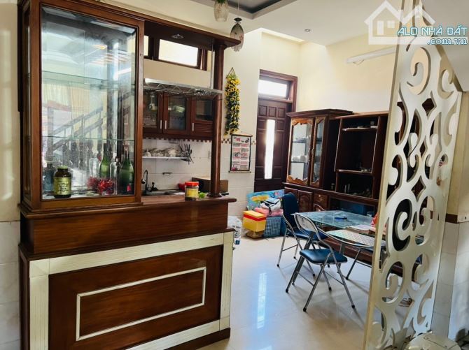 Chính chủ cần bán nhanh căn nhà 2 tầng mặt tiền đường Cách mạng tháng 8.khuê Trung cẩm lệ