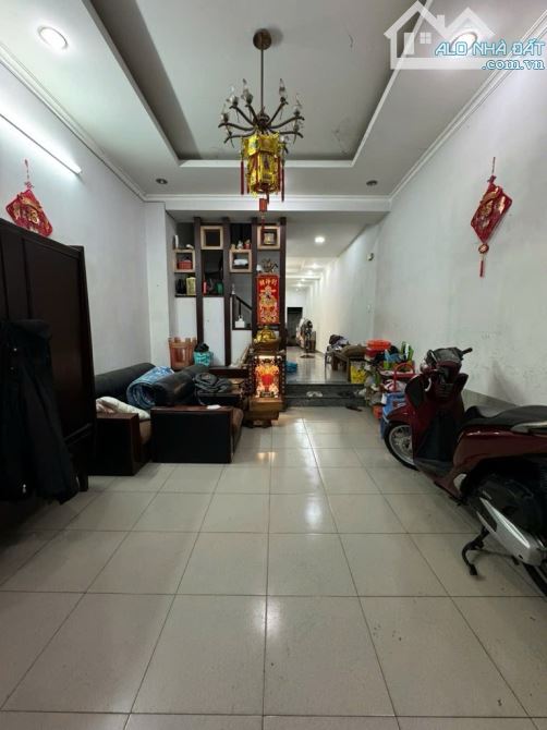 Bán nhà hẻm Cao Xuân Dục, phường 12, quận 8.