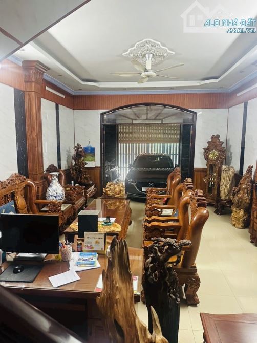 Bán Nhà 3 Tầng Dĩ An.90m2. Đường 8M,Shr Hoàn công đủ.