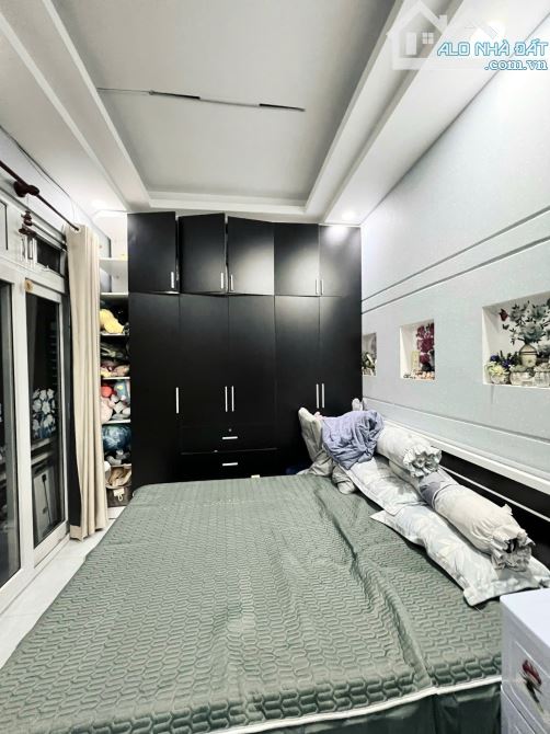 Bán Rẻ Nhà Mới Đẹp Gần Chợ PhạmVănHai P3 Tân Bình Giáp Phú Nhuận,39m2,3Tầng,hẻm 3m,5tỷ3 tl
