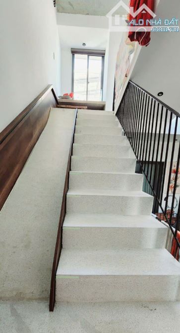 Bán nhà biệt thự bể bơi, 4 tầng mặt tiền 5m, đường 7.5m giá cực tốt; view đẹp lắm luôn.