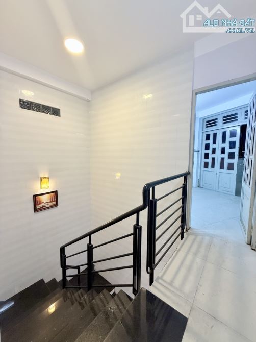 Đông Hồ tân bình 57m2 5 tầng giá chỉ nhỉnh 9 tỷ
