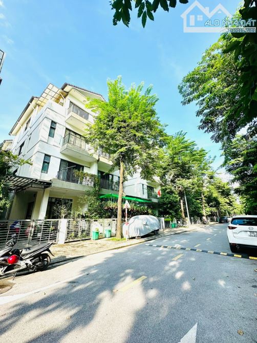 Biệt thự 4 tầng Vinhomes Thăng Long 132m chỉ 26 Tỷ Hoài Đức Hà Nội khu vip tiện ích tiềm n