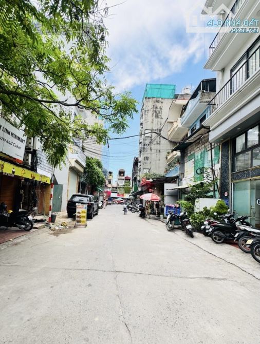 Bán Lô Góc phố Trương Định Hoàng Mai 290m2 MT8.2m-Ô Tô Tránh Dừng Đỗ,Xây Toà Cực Đẹp