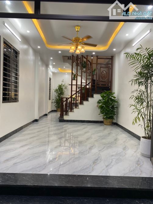 Nhà 3 tầng mới đẹp 2 mặt ngõ rất thoáng