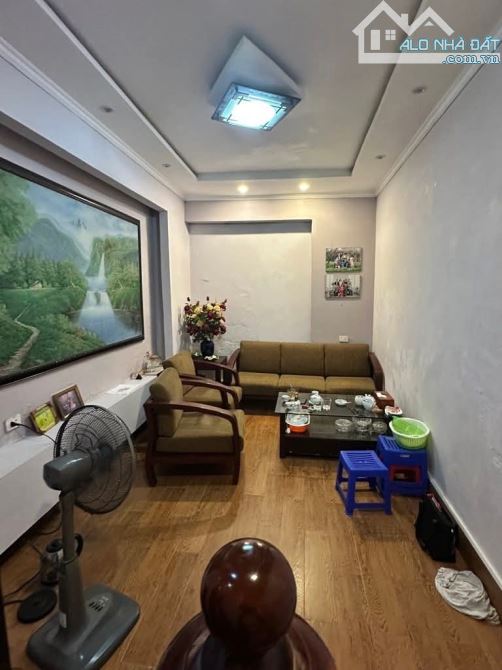 BÁN NHÀ HOÀNG HOA THÁM BA ĐÌNH 40m 4Tầng Mt 4m LÔ GÓC NGÕ THÔNG KINH DOANH GIÁ 9 TỶ.