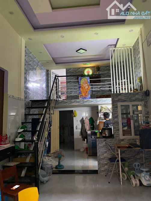 Nhà tầng  và có phòng trọ cho thuê tháng thu nhập 6tr