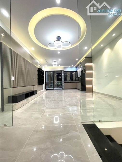 BÁN NHÀ SIÊU PHẨM NGUYỄN AN NINH 65M x 5 TẦNG THANG MÁY – Ô TÔ VÀO NHÀ – CHỈ HƠN 13 TỶ