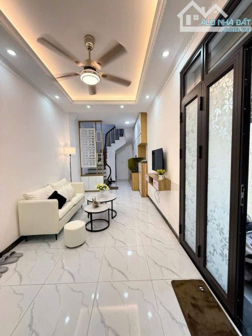 Rẻ đẹp!Nhà trung tâm Minh Khai, 2 thoáng, tặng nội thất,41mx5T