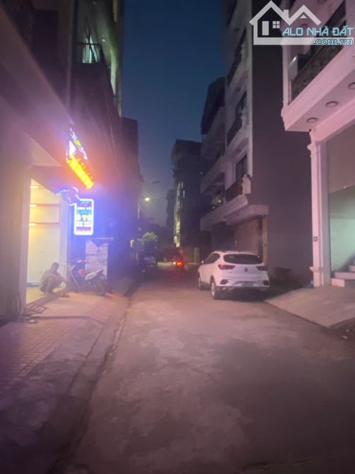 CẦU DIỄN - 51M² - 7 TẦNG MỚI TINH - 10 P KHÉP KÍN - PHÂN LÔ Ô TRÁNH VỈA HÈ 2 BÊN. - 9