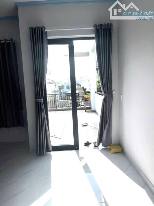 Bán nhà 3 tầng  sát làng đại học Quốc gia dt 80m2 - 10
