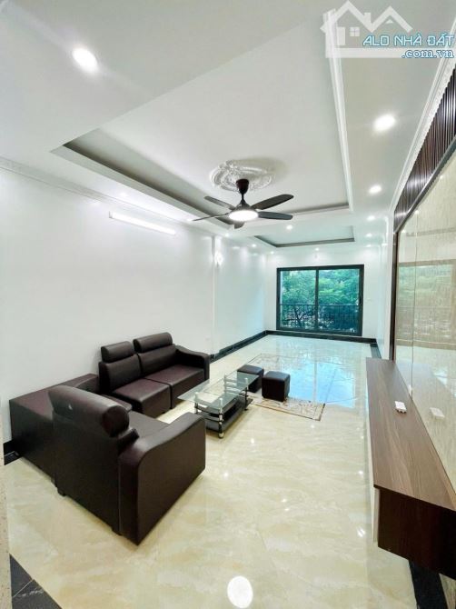 ÔTÔ TRÁNH — VÀO NHÀ — 5T + LỬNG VIEW TRUNG TÂM VĂN HÓA- GẦN TIME CITY- DƯƠNG VĂN BÉ 14.8. - 10